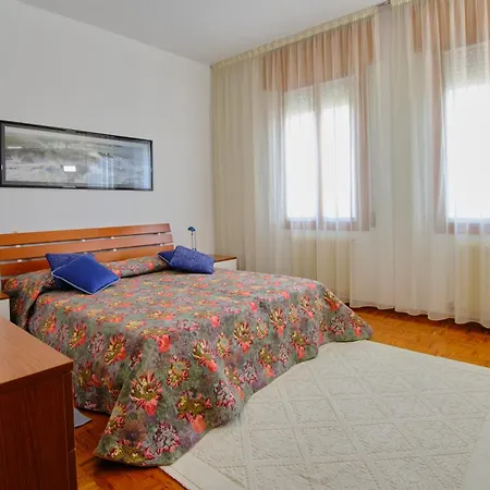 Semesterbostad Le Luise *